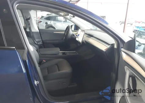 2023 Tesla Model Y Awd/Long Range Dual Motor All-Wheel Drive z USA, uszkodzony, nr VIN 7SAYGAEE9PF873897